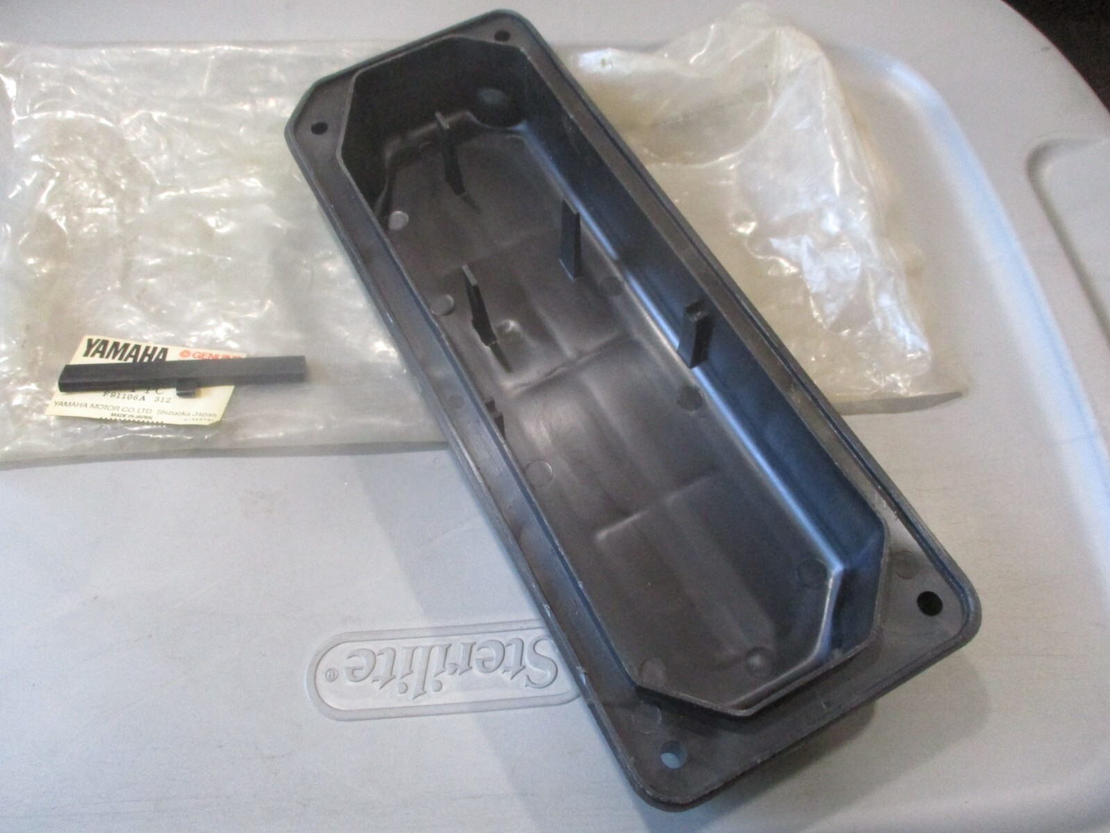 NOS Yamaha Air Cleaner Case Cap 1 19801981 YT125 3X31441200 for