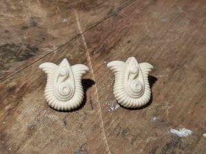 Vintage-AVON 1982 "Gracious Tulips" Pierced Earrings