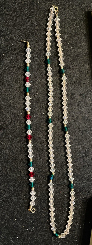 8 In Crystal Bracelet Clear/red/green 21 In Clear Green Necklace 