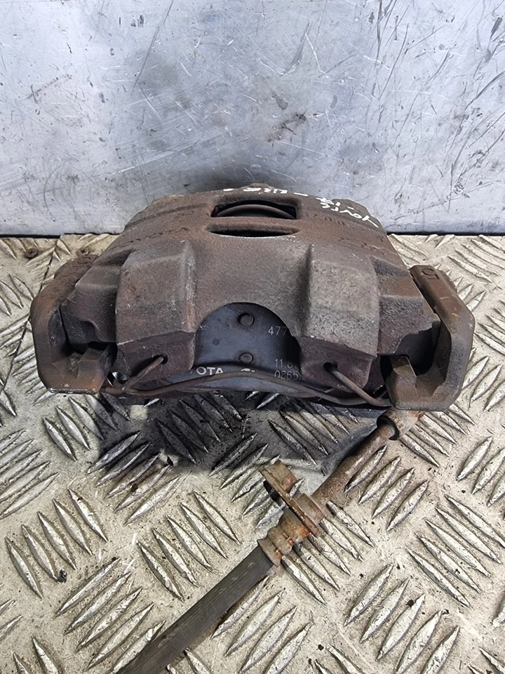 PINZA DE FRENO DELANTERA IZQUIERDA TOYOTA YARIS 1,5 L HATCHBACK 2017 Foto 4 de 4