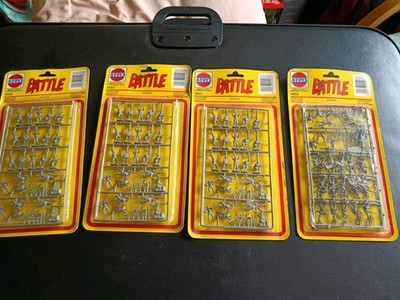 Esci A Toys BATTLE 4 Carded Blister Packs Russian Soldiers 1403 One Double Vint