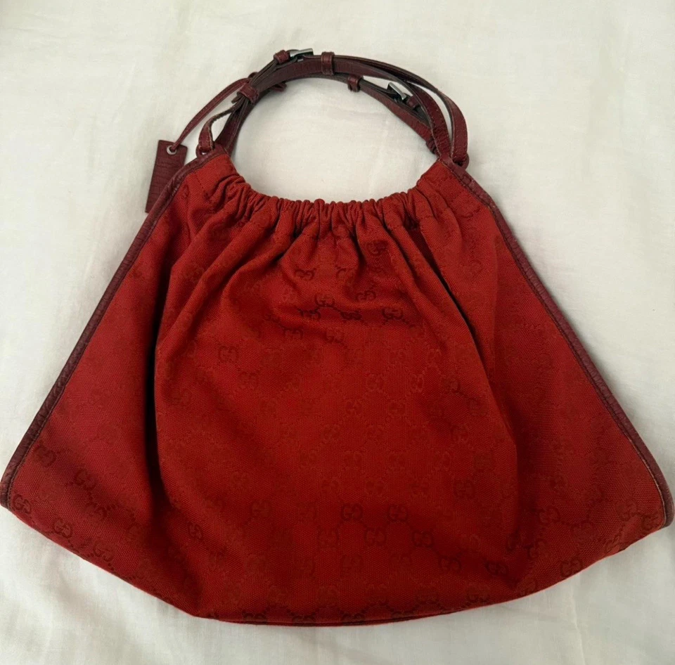 Gucci Monograma Hobo Rojo Foto 2 de 4