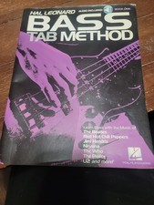  HAL LEONARD Bass Guitar Tab Method Songbook - CD Included