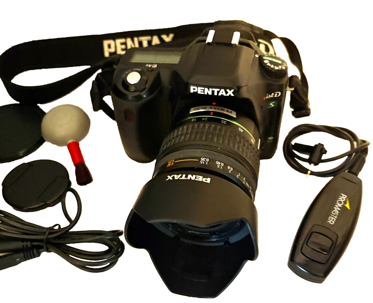 Pentax *ist DS SLR Digital Camera New Li Batteries & 32GB SD