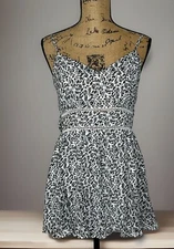 Trixi black And White floral romper sz M Spaghetti Straps Reticulated Accent