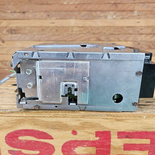 Chevy AM/FM Delco radio Square Body GMC 78-87 GM Car/Trucks Part# 16009960 - Picture 21 of 24