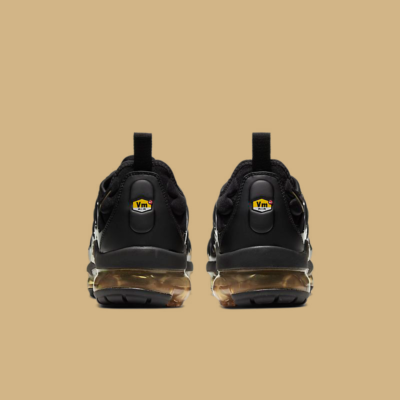 スニーカー Men's Nike Air VaporMax Plus Black/llic Gold $_12.JPG?set_id=880000500F