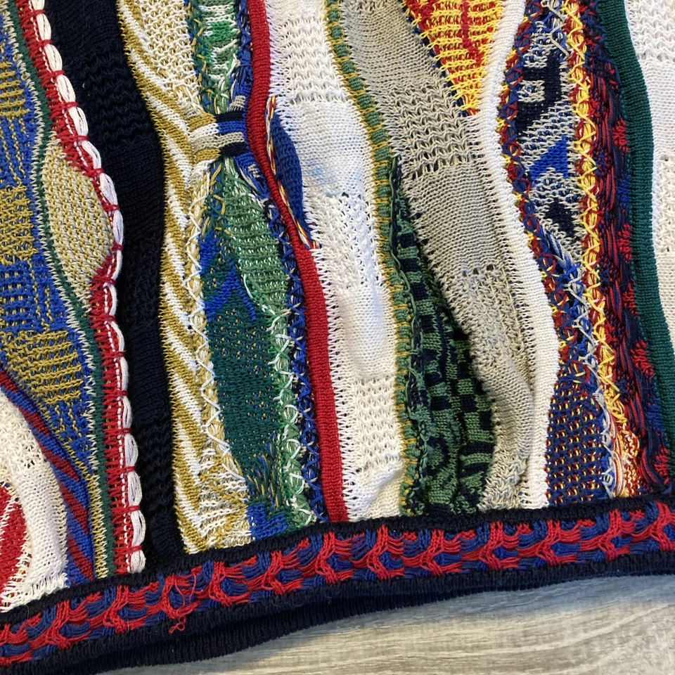 Suéter COOGI de Colección para Hombres Talla L Blanco Colorido 3D Algodón Pullover Cuello Redondo Usado en Excelente Condición Foto 3 de 4