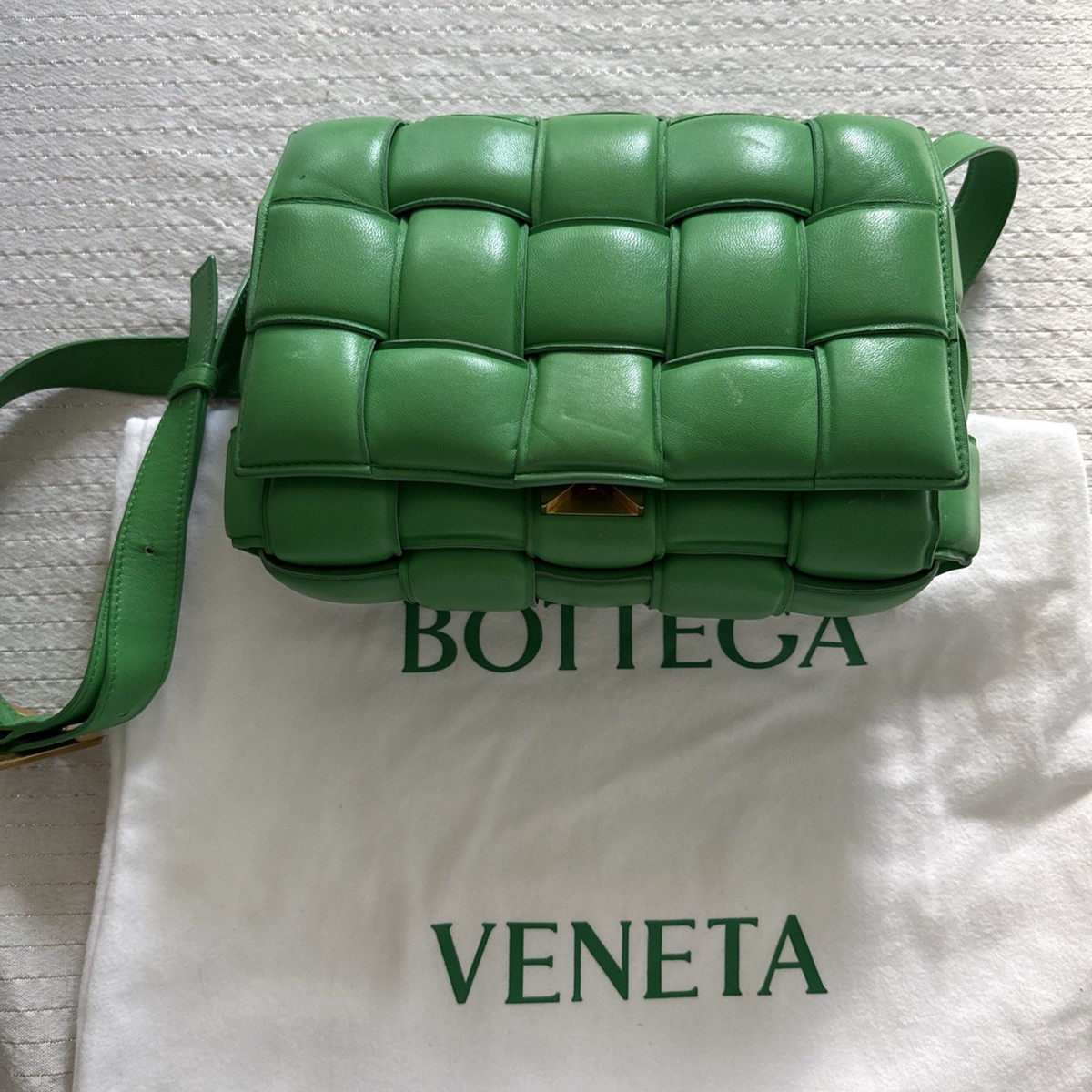 Auth BOTTEGA VENETA MAXI INTRECCIATO PADDED CASSETTE Shoulder Bag