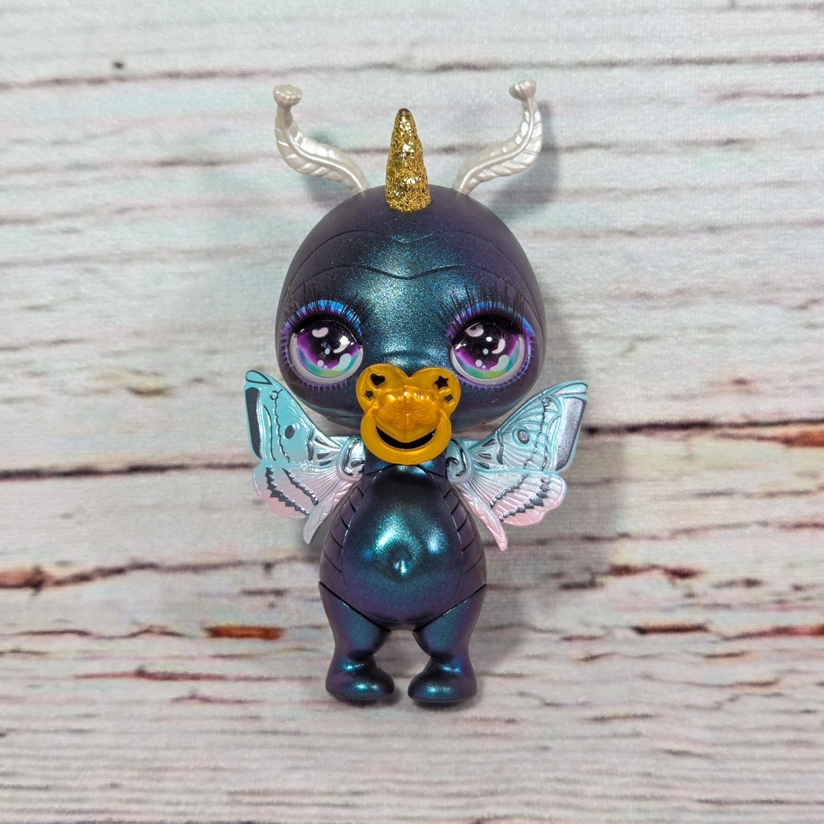 MGA Poopsie Sparkly Critters Flutter the Moth Surprise Figure 4