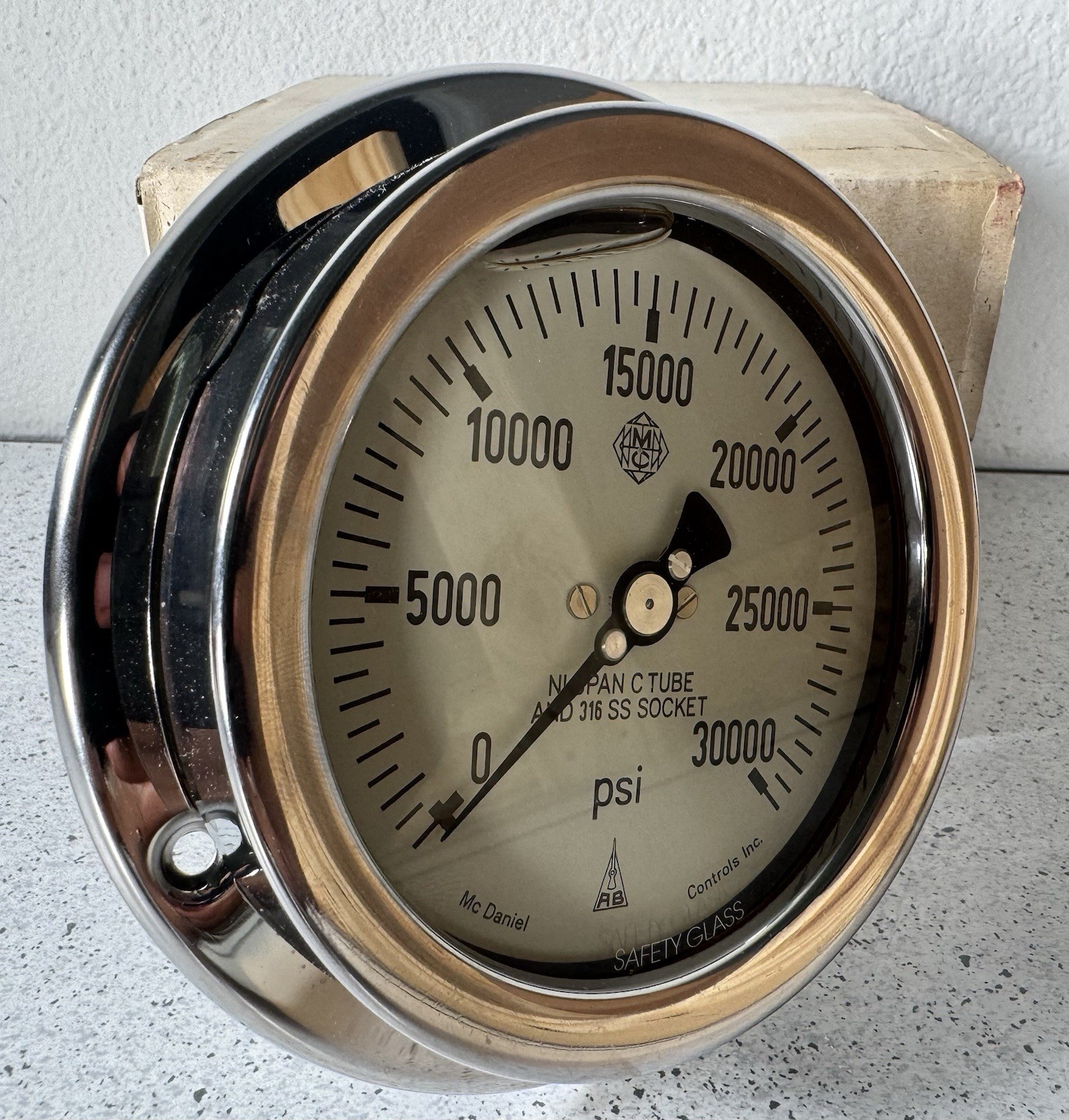 MC DANIEL CONTROLS INC G30KP 30,000 PSI HIGH PRESSURE HYDRAULIC GAUGE