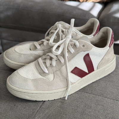 VEJA Low Top Lace-Up Sneakers White/Burgundy Solid Logo Casual Athletic