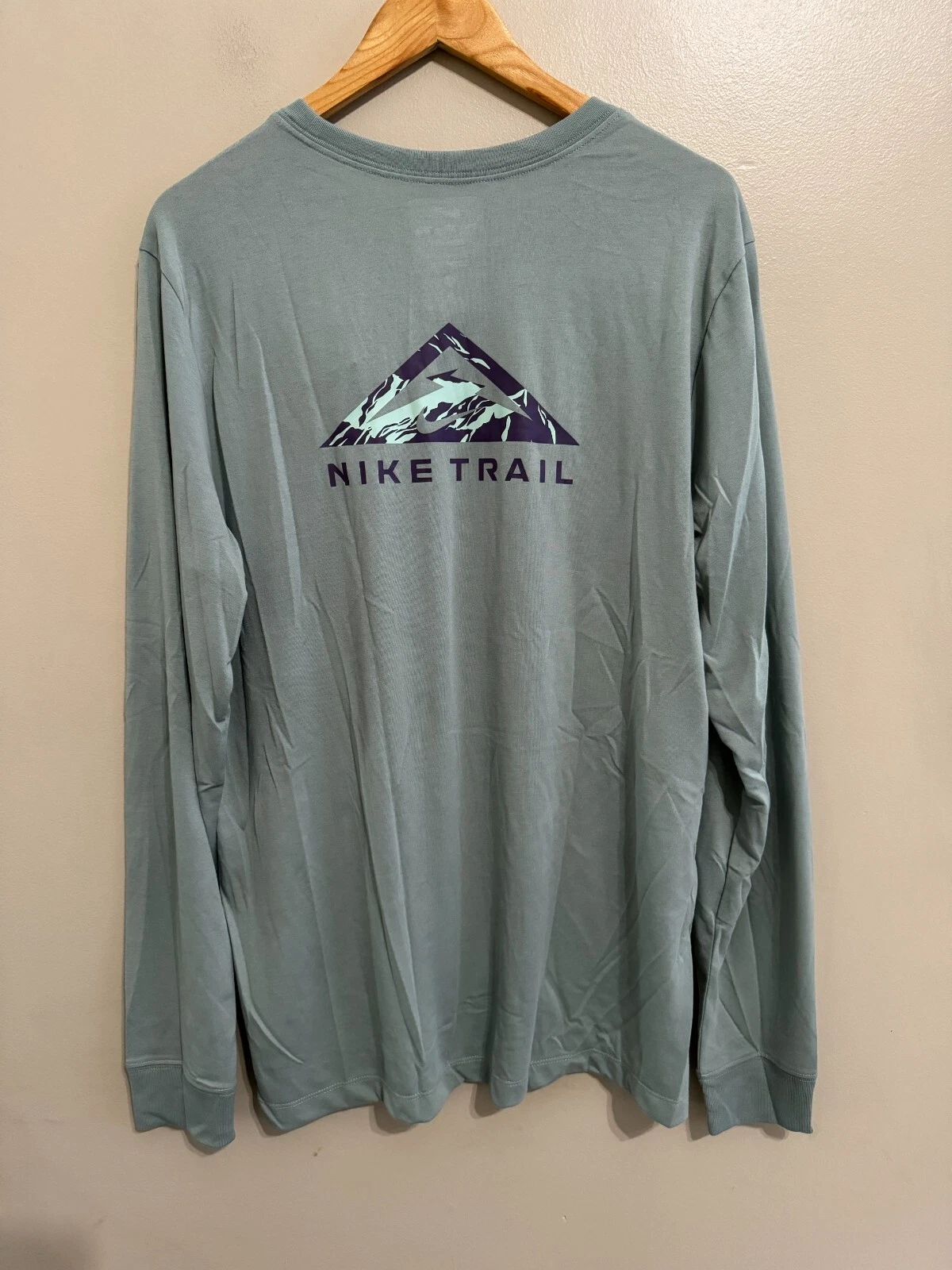 Nike Men's DRI-FIT Trail Hiking Running Long-Sleeve T-Shirt DM5425-013 Size L
Opens in a new window