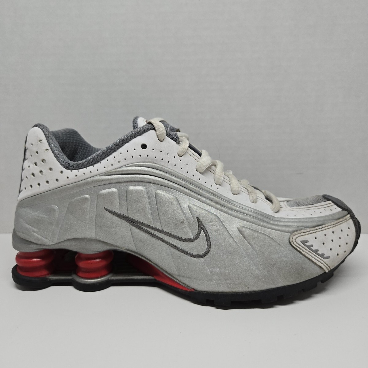 Nike Shox R4 2018 Mens Size 4.5 Metallic Silver White Comet Red