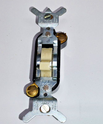 VINTAGE GE   SINGLE POLE IVORY SILENT MERCURY LIGHT  SWITCH 15 AMP 120VAC
