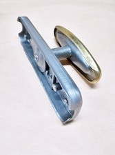 Maniglia cremonese applicare in ferro per aste esterne con impugnatura ottonata