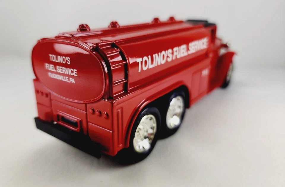 ERTL Diecast Mobil 1930 Diamond T Tanker Bank Red Fuel Limited Edition 2803 - Image 4 of 4