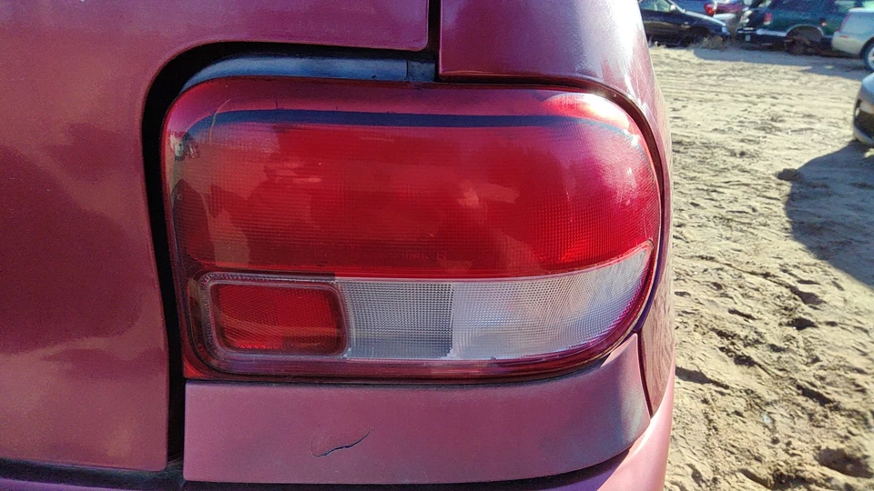 Luz trasera derecha Ford Aspire 1997 pasajero lámpara de freno OEM F7bz13404aa Foto 4 de 4