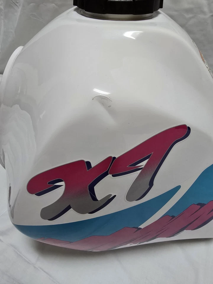 Tanque de gasolina Yamaha XT350 1991 fabricante de equipos originales con tapa de bloqueo, encendido y llave a juego Foto 4 de 4