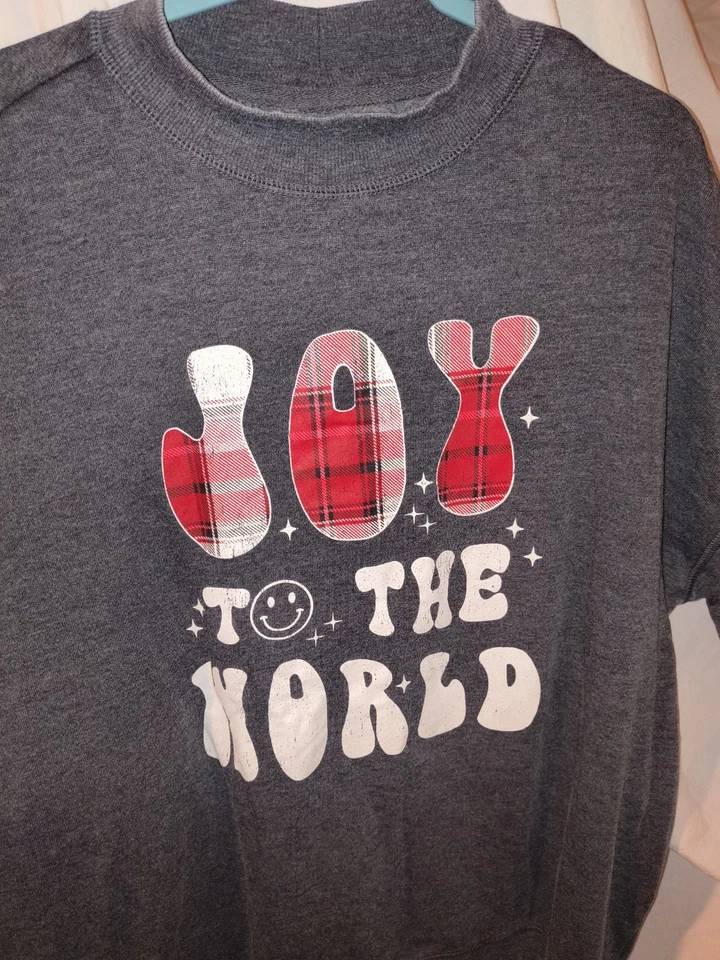 NWOT Maurices Women's Size 1X Grey & Plaid Joy To The World Graphic Sweatshirt  - Image 2 of 4