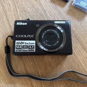 美品Nikon COOLPIX S570 シルバー Nikon COOLPIX S570 Silver 12.0MP Compact Digital Camera From Japan