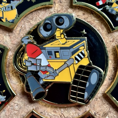 Loungefly Disney Pixar WALL-E Puzzle Set di 6 spille. - Foto 7 di 8