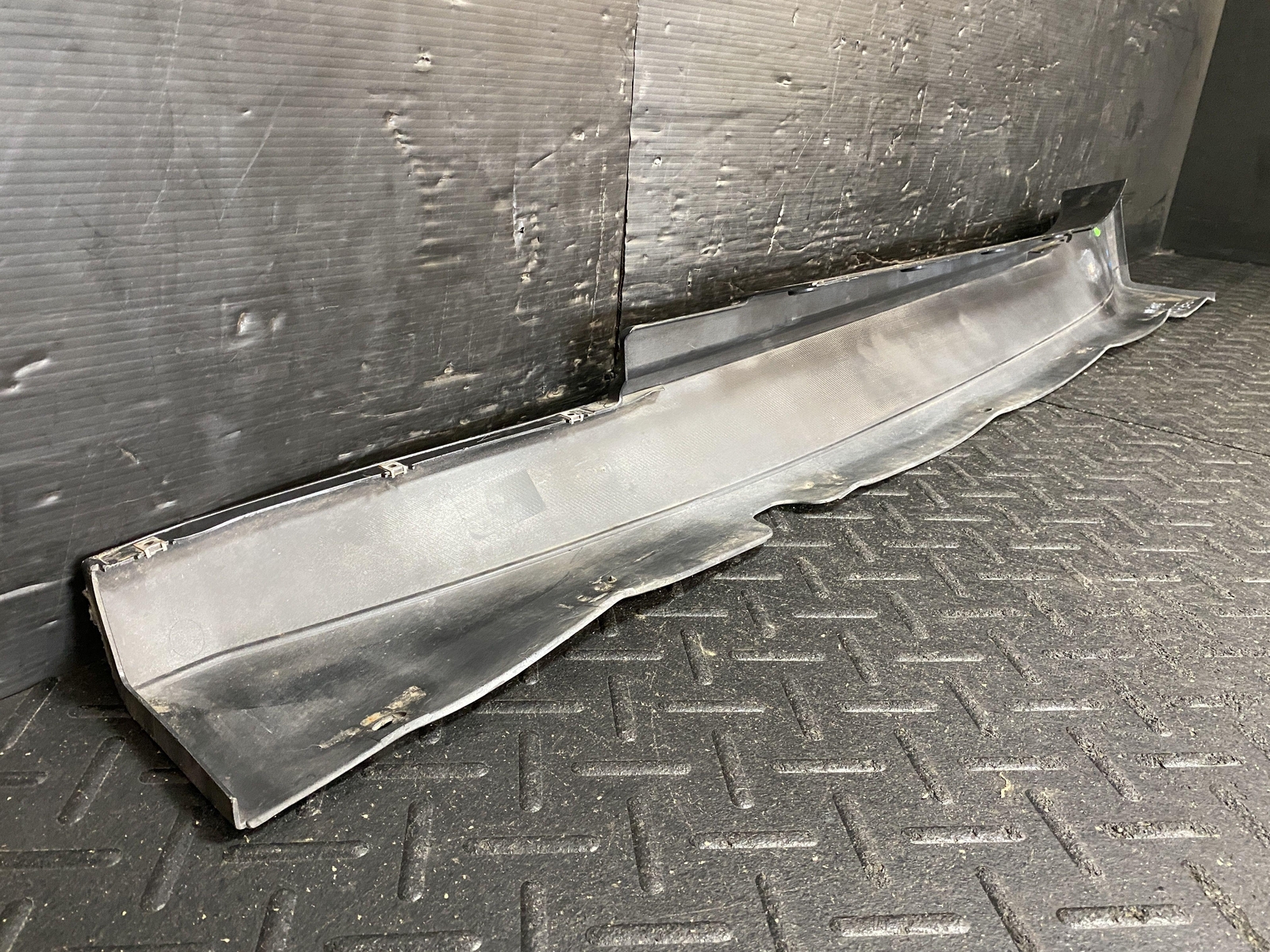 08-10 MASERATI GRANTURISMO PASSENGER RH ROCKER TRIM MOULDING GRAY ID 080093500