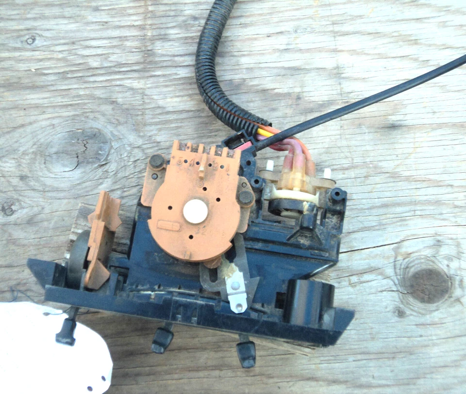 Pontiac J2000 Sunbird 1983 calefacción/aire acondicionado climatización aire acondicionado Foto 2 de 3