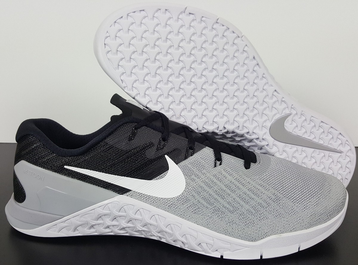 nike metcon 3 black and white