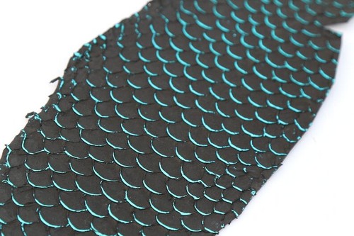 A lot of TWO Metallic Matte Tilapia Fish Skins Hide Leather Craft Supply - Picture 11 of 23
