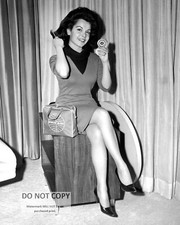 ACTRESS ANNETTE FUNICELLO - 8X10 PUBLICITY PHOTO (BT-137)