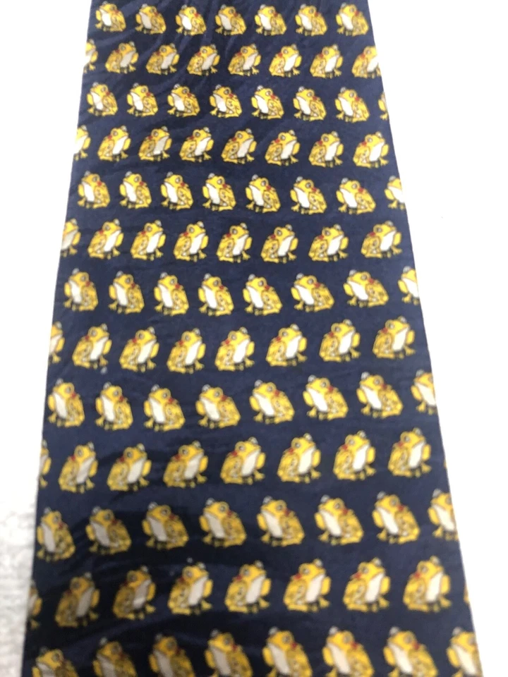 ARTEFATOS DE MUSEU GRAVATA MASCULINA AZUL MARINHO COM SAPOS VERMELHOS DOURADOS 4 X 61 - Imagem 3 de 4