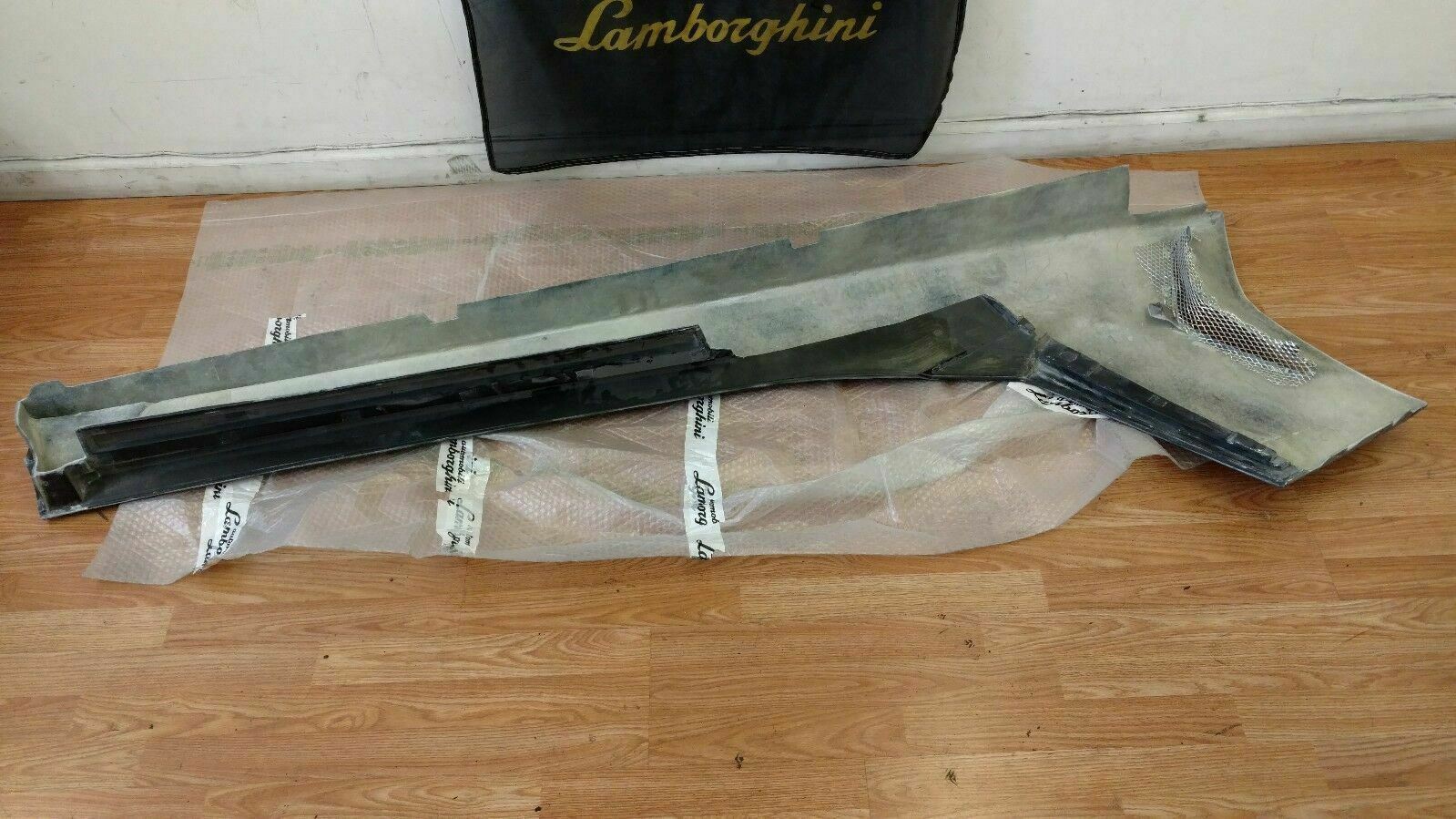 LAMBORGHINI AVENTADOR DRIVER LEFT SIDE ROCKER PANEL 