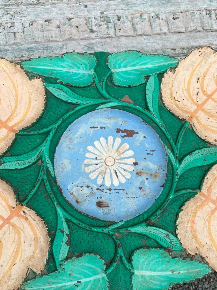 Antigua bandeja de madera tallada a mano con diseño de hojas florales Foto 4 de 4