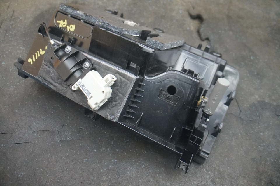 Guantera tablero compartimento negro 4L18571044PK OEM Audi Q7 2007-15 Foto 4 de 4