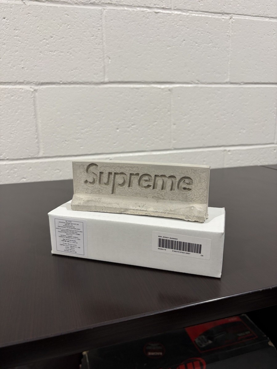 Supreme Mini Materials 1:12 Scale Jersey Barrier *IN-HAND, SHIPS