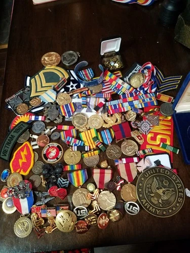 U.S.  Military LARGE Lot OVER 2 LBS Patches, Ribbons, Pins, WW1 WW2 Vietnam