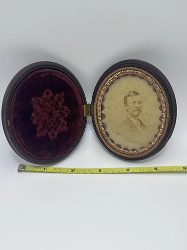 Antique Littlefield Parsons&Co Union Case Daguerreotype Photo Gutta Percha Frame