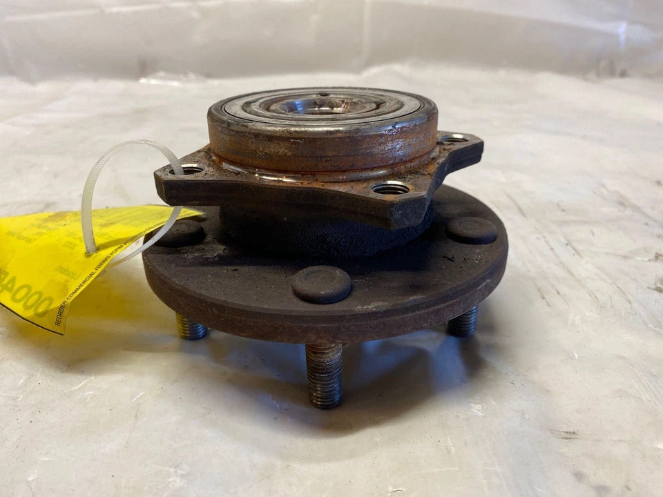 Cojinete de rueda delantera y buje lado del conductor izquierdo MITSUBISHI GALANT 1999-2009 usado Foto 3 de 4