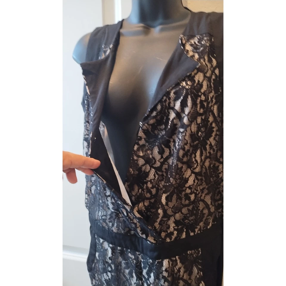 Mono Jessica Simpson cuello en V bolsillos laterales encaje mameluco pierna recta Foto 4 de 4