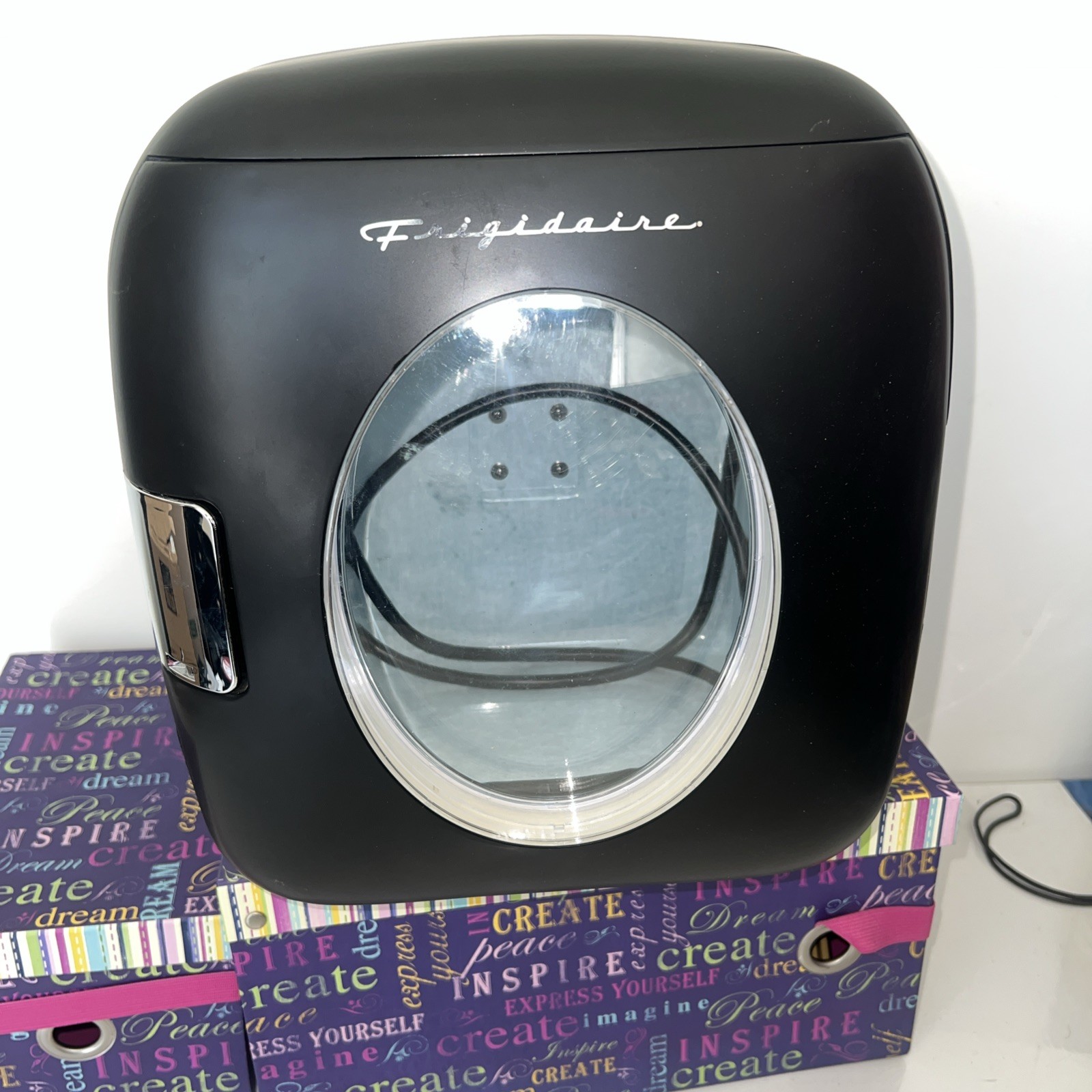 Frigidaire 12 Can Retro Mini Portable Personal Fridge/Cooler / Warmer -Tested