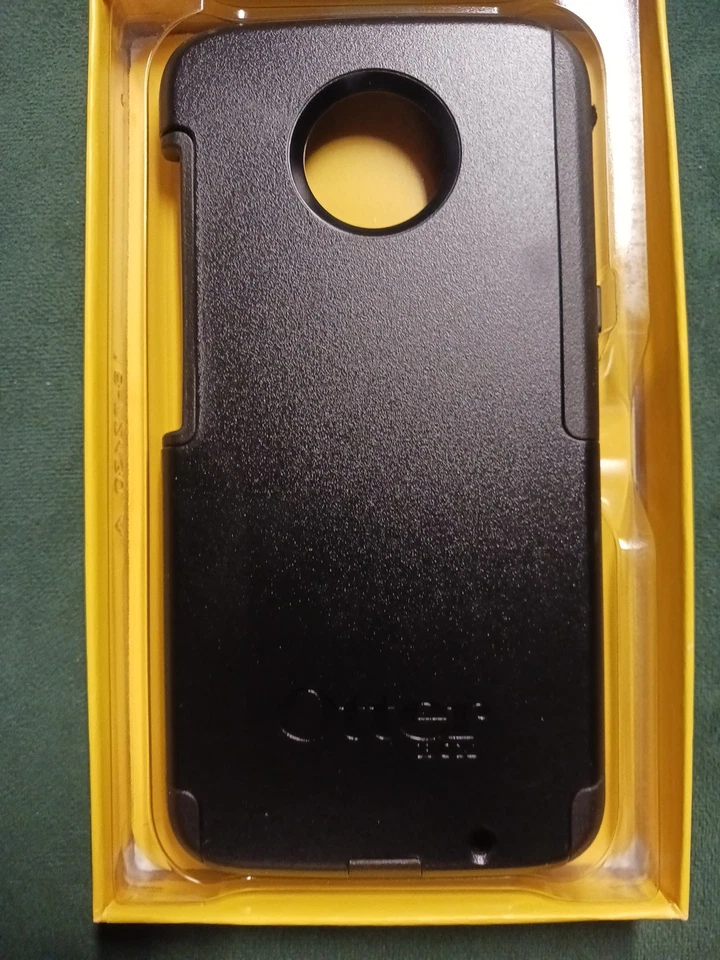 Capa OtterBox 77-59245 Commuter para Moto Z3 Play - Preta - Imagem 2 de 3