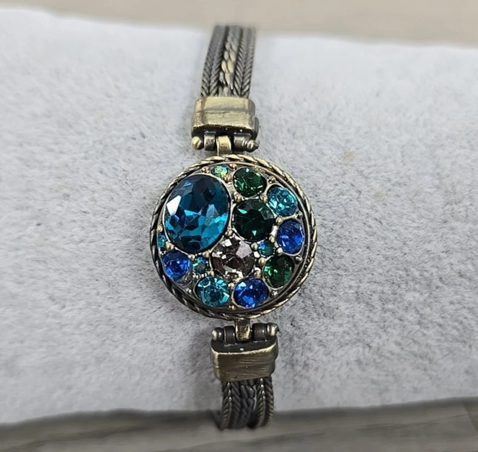 Pulsera de cierre de palanca de presión de jengibre tono dorado con 7 broches de presión Foto 2 de 4