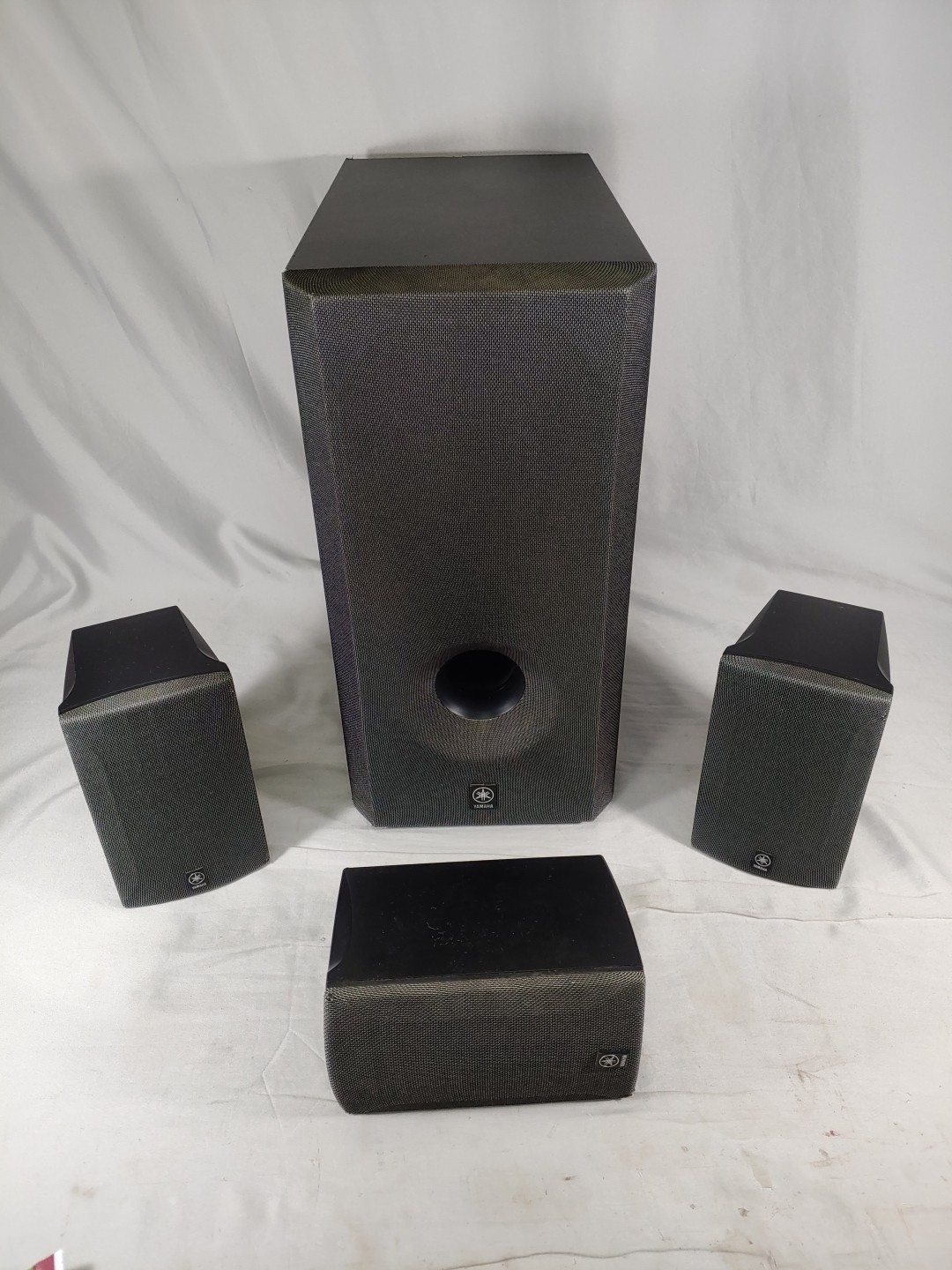 Yamaha SW-201 Powered Subwoofer with NS-AP280 Speakers for Enhanced Bass