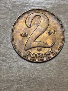 Hungary 2 Forint coin, 1981. KM# 591, brass. People's Republic coat of arms.