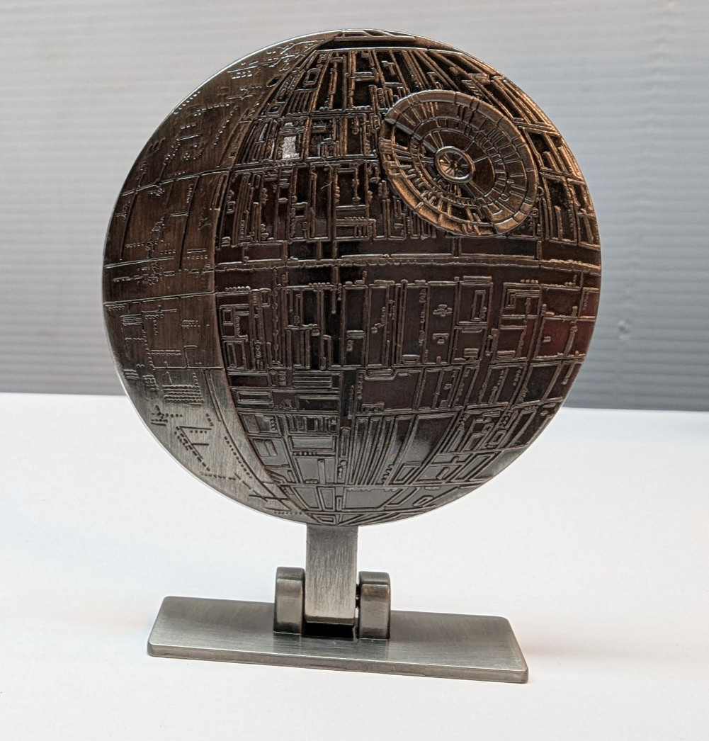 Walt Disney Star Wars Pin Limited Edition 6000 Pin of the Month Death Star 2018
