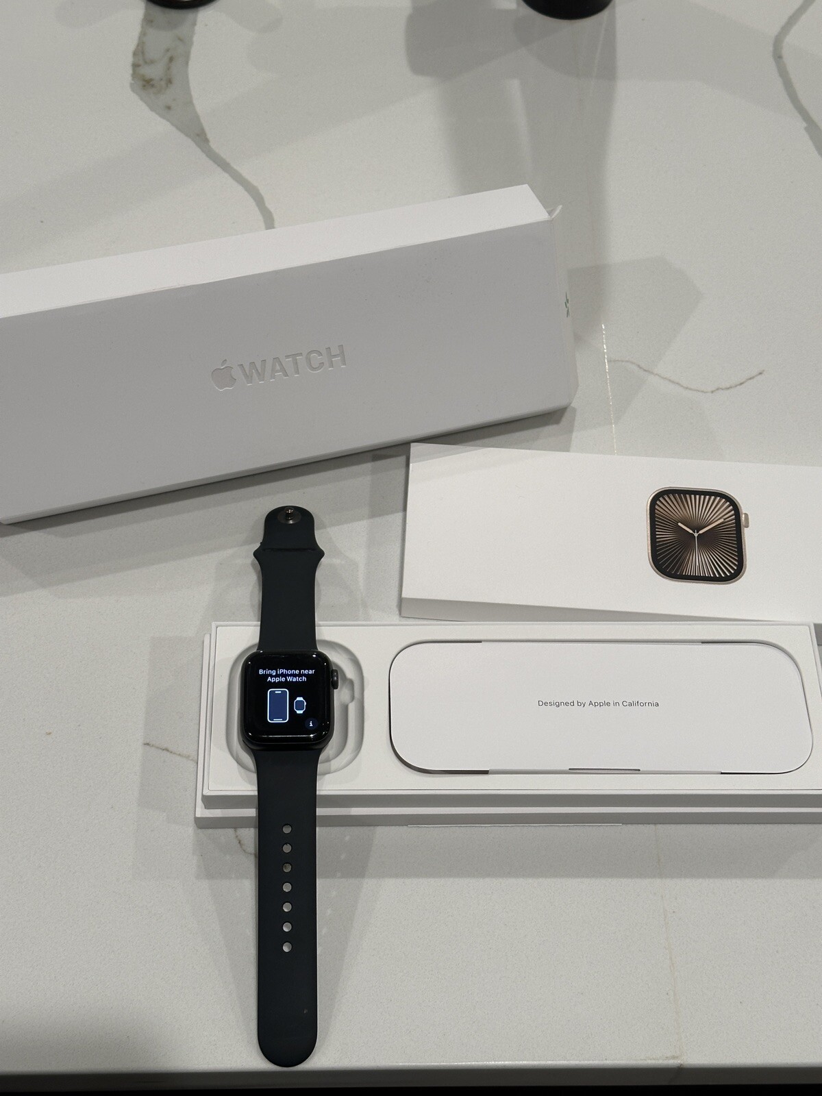 Apple Watch SE 40mm Space Gray Aluminum with Midnight Sport Band 2022 Model-image