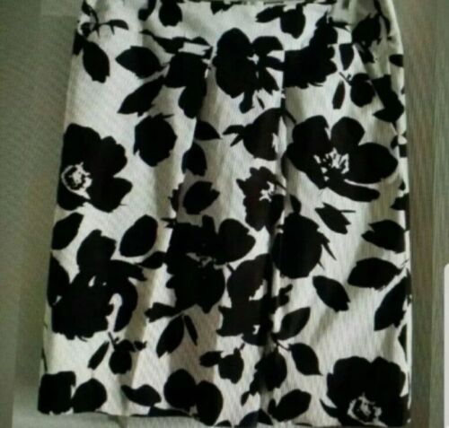Simply Vera Wang Sz 4 White/Black/Blue Floral Asymmetrical Skirt