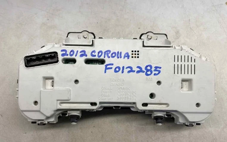 Cuadro de cabeza velocímetro Toyota Corolla 2012-2013 Foto 2 de 3