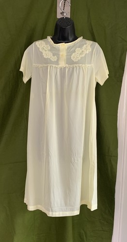 Vintage Yellow Nylon Satin Lace Nightgown & Robe Set Nancy King 2pc Sz M - Picture 2 of 20